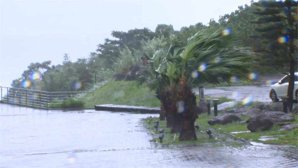 颱風「小犬」持續發威　陽明山降雨破４００毫米居全台之冠