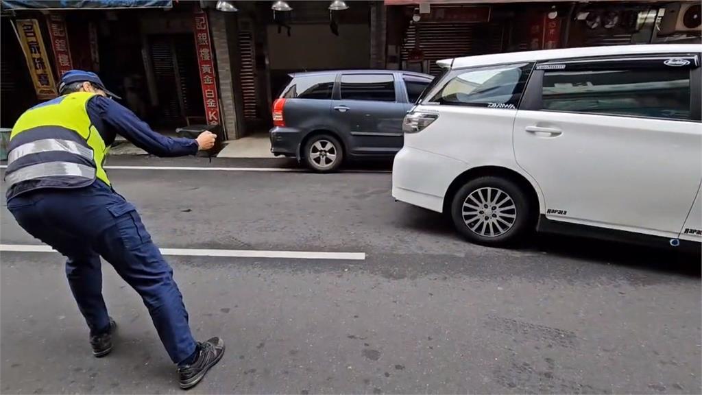 駕駛拒檢企圖衝撞警車 警方朝輪胎連開四槍逮人