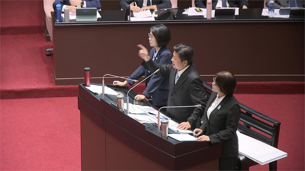 傅崐萁質詢拍桌狂甩鍋 卓揆怒:我們救命 只有你在救政治生命