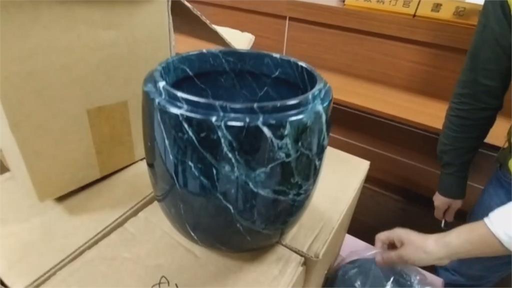 法拍「稀奇物」大整理!殯儀館遭法拍、40個骨灰罈「全數流標」