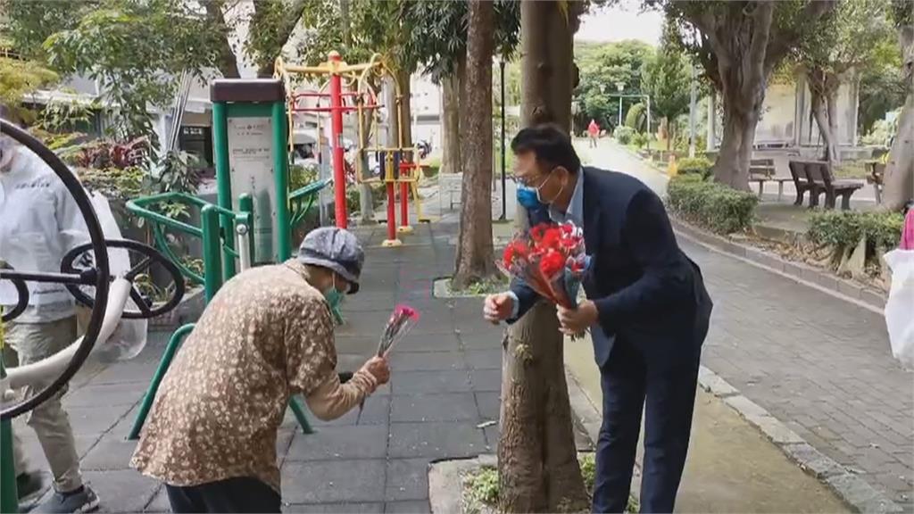 高虹安赴市場送康乃馨　選竹市長勢在必行？