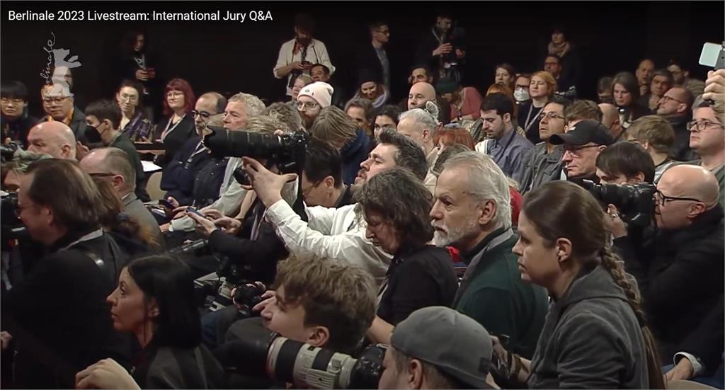 香港名導杜琪峯在柏林影展發聲！哽咽泛淚砲轟極權政府　現場響起掌聲
