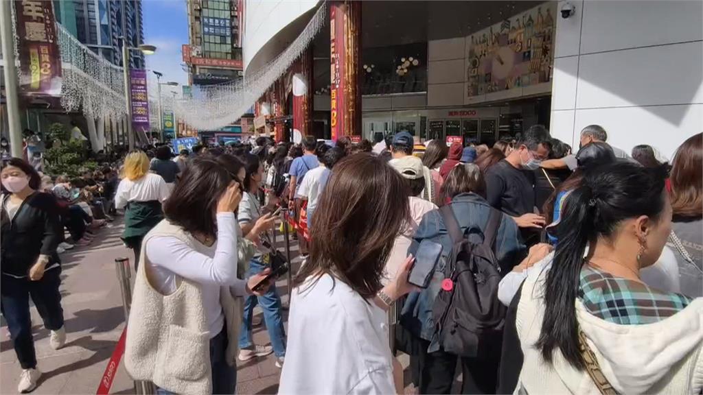 普發一萬164.6萬人登記 百貨推萬元優惠民眾’’排到昏倒