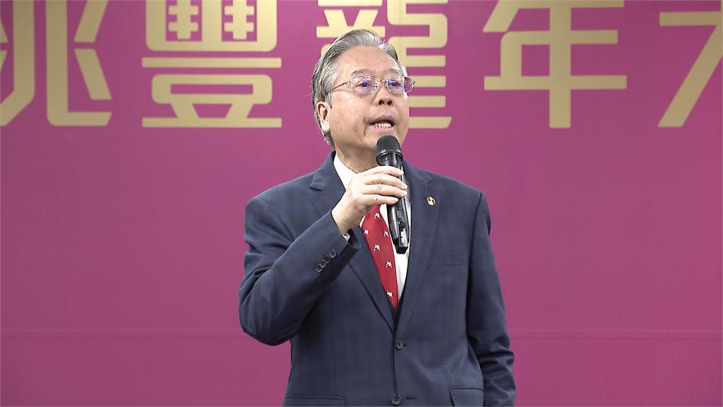 初六開工!銀行業者新春團拜請來財神爺跳舞 初六開工!兆豐金控新春團拜 請來財神爺跳舞、董事長親發橘子