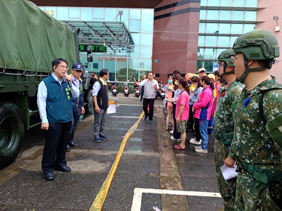 颱風來襲文旦果農心碎 黃偉哲親勘災協助復原