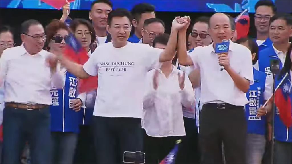 韓國瑜挺江啟臣「沒揪到盧秀燕」！嗨喊凍蒜「超尬畫面慘遭全放送」網笑：上不了車
