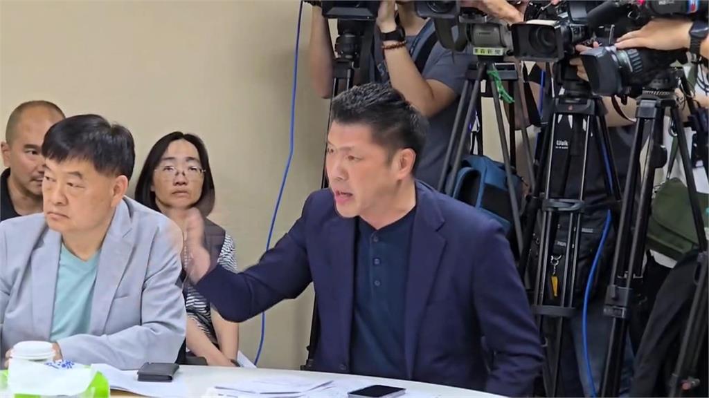 蔣萬安赴北檢挨轟「帶頭違法」 嗆聲不是內政部說的算遭綠議員拍桌