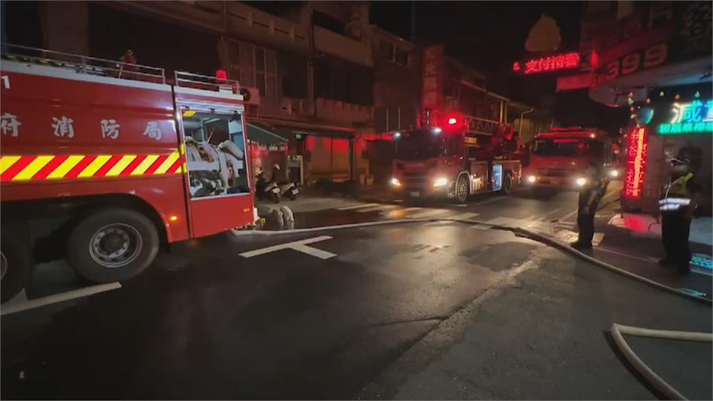 台南東區大樓凌晨惡火 疏散17人6人送醫