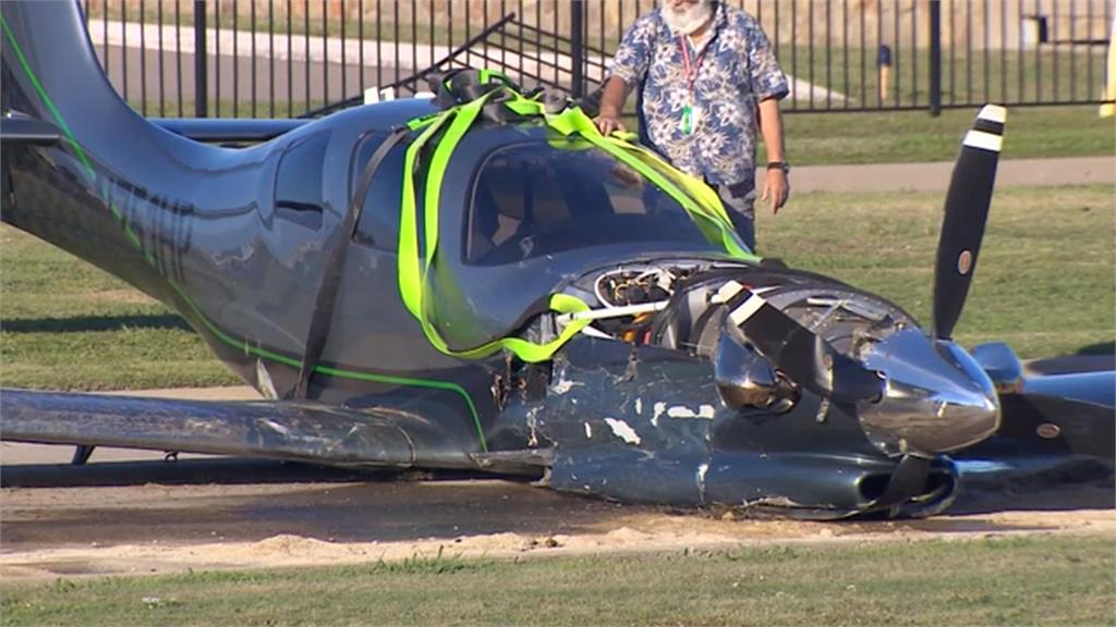 離奇「撞」況! 美國小飛機迫降撞上汽車