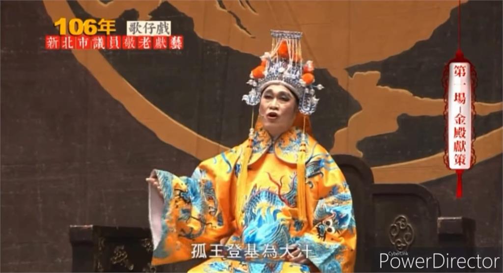 李四川「黃袍加身」演皇帝！她曬「這人同款照」酸爆：上個扮的下場不是很好