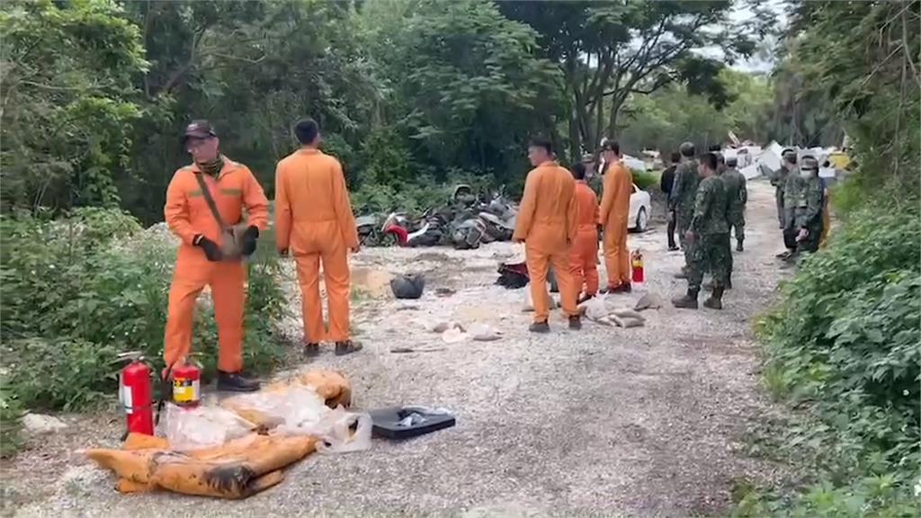 國軍悍馬車起火燃燒 消防員10分鐘控制火勢
