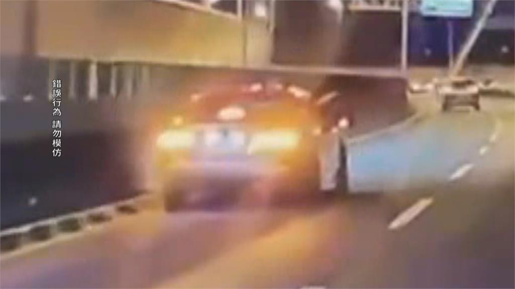 驚險！黑衣女子穿梭高架橋車道中　駕駛嚇壞急閃避