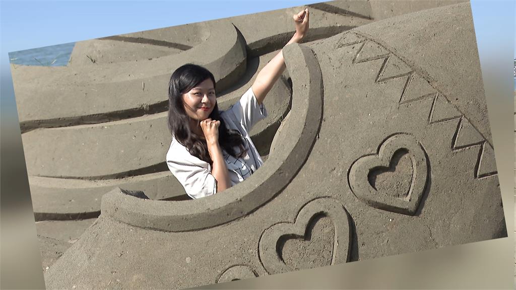 八里城市沙雕展 女子闖進管制線內、觸碰作品