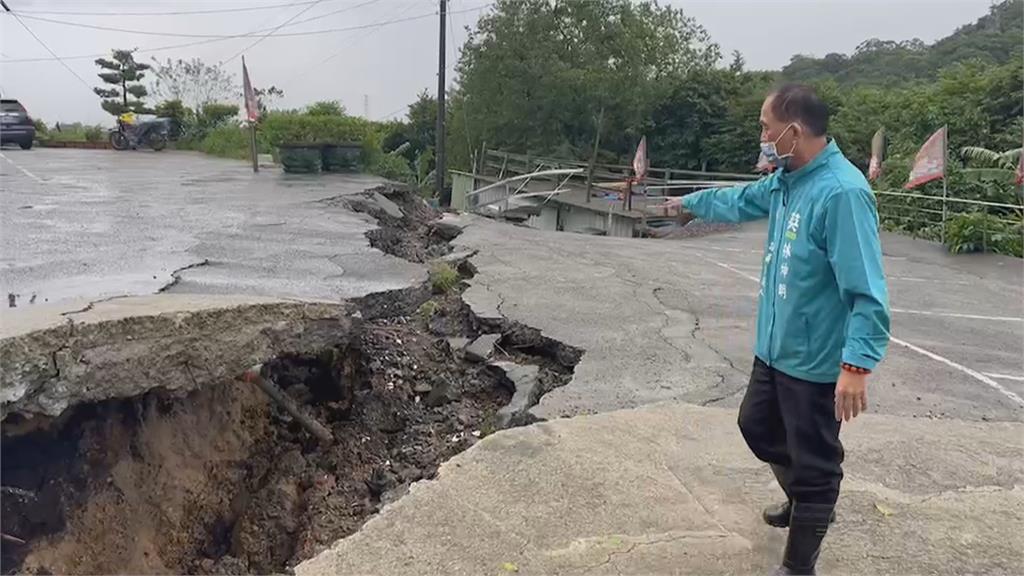 基隆疑連日大雨掏空地基 柏油路面.房屋塌陷約「2公尺深」
