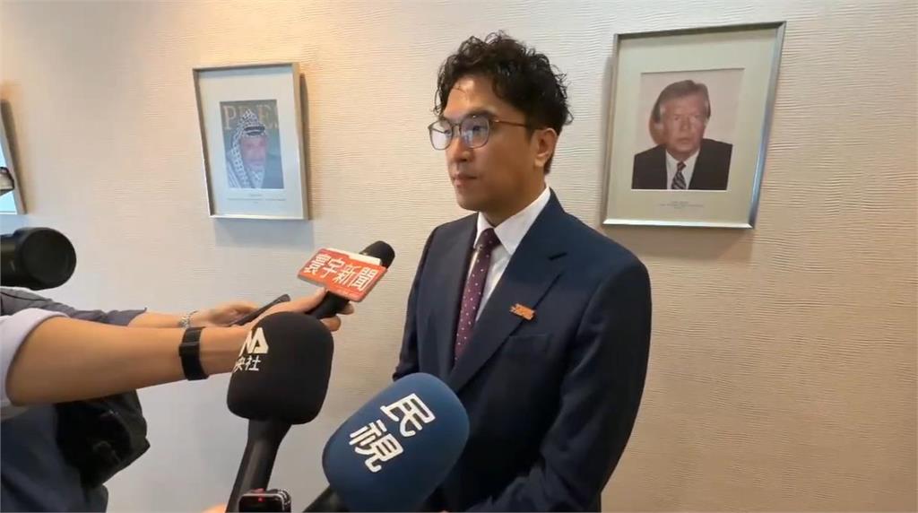 赴日本考察運動驛站！沈伯洋「穿防彈背心」街頭一路狂奔　親揭背後1關鍵