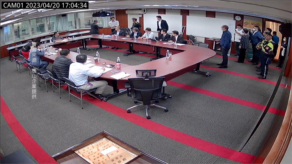 泰山經營權之爭延燒 公司派控市場派率警闖會議