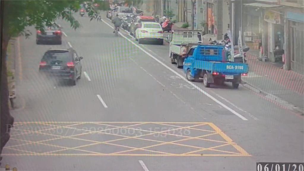 又毒駕！小客車自撞分隔島　整台車失控跨越外線車道