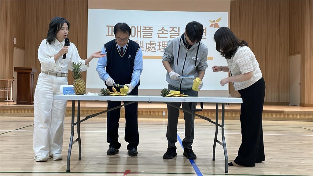 平澤高中生愛上臺南鳳梨　黃偉哲進入韓國校園推廣臺南農產