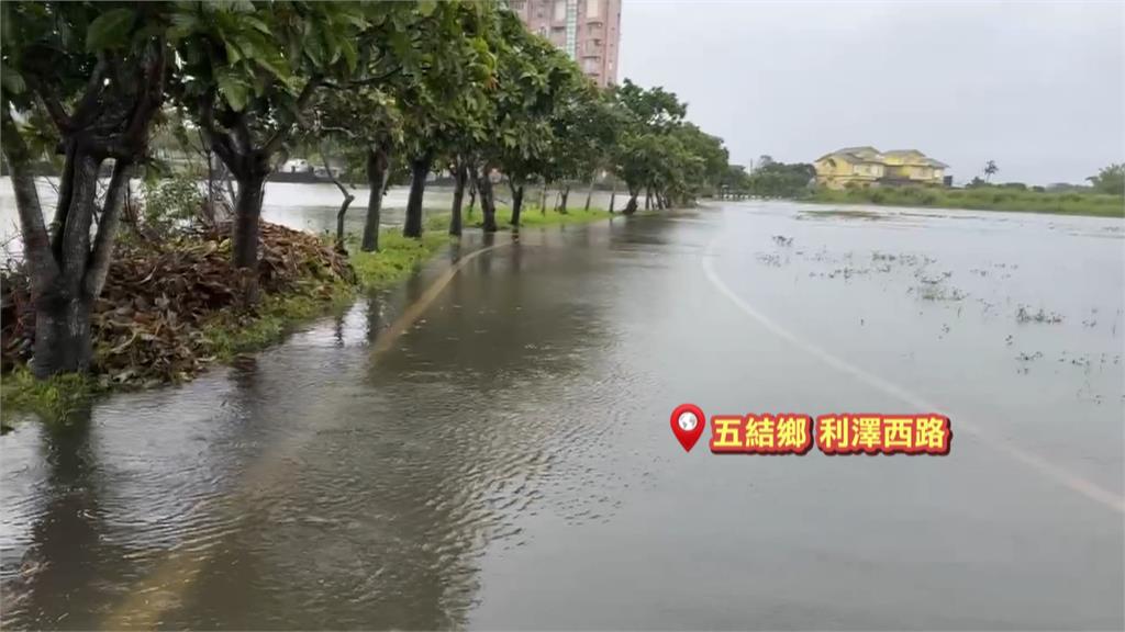 鳳凰傳淹水災情！壯圍農田「掀浪潮」　冬山涵洞水淹逾40公分