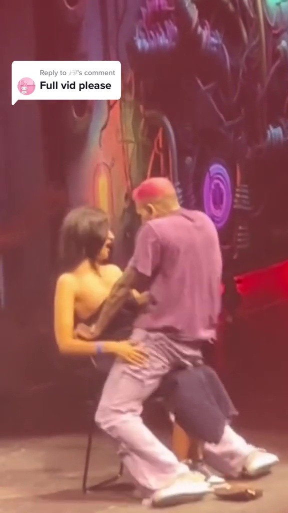 大咖歌手「空幹女粉絲」搖晃5秒鐘!男友綠光罩頂秒崩潰:我花了1萬8