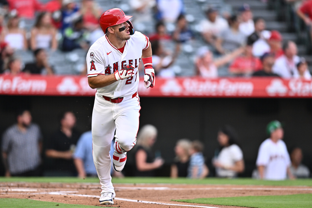 MLB(影)／「神鱒」生涯最愛轟遊騎兵！敲出對戰第49發全壘打居史上第二
