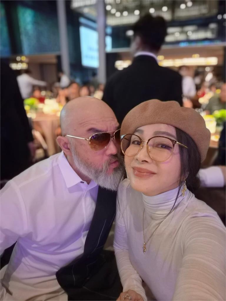 54歲辛龍消失5年「突貼臉陳美鳳」超近畫面公開!他揭「劉真入夢」復出近況