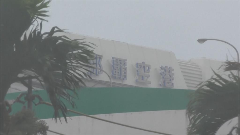 「白海豚颱風」狂風暴雨襲沖繩 470架航班取消 4萬多戶民宅停電