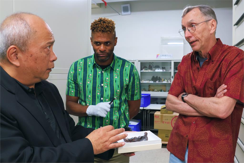 跨海古DNA技術加持！ 諾貝爾獎得主Pääbo親訪科博館 解密「丹尼索瓦人」化石