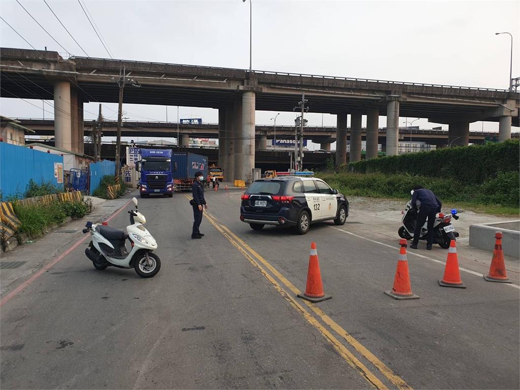 快新聞／新北五股驚悚車禍！貨櫃車、機車擦撞　騎士「頭、腳分離」身亡