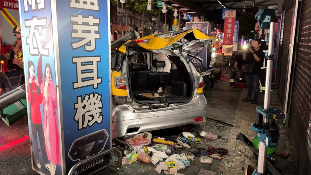 小黃害命！違規左轉遭灑水車撞　車內男乘客送醫不治