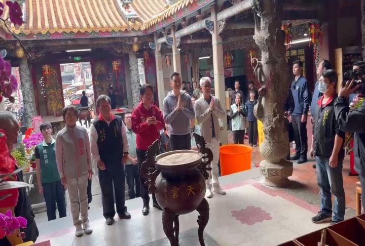 賴總統喊話"竹縣迎新局　竹北市長鄭朝方同框慶生許願