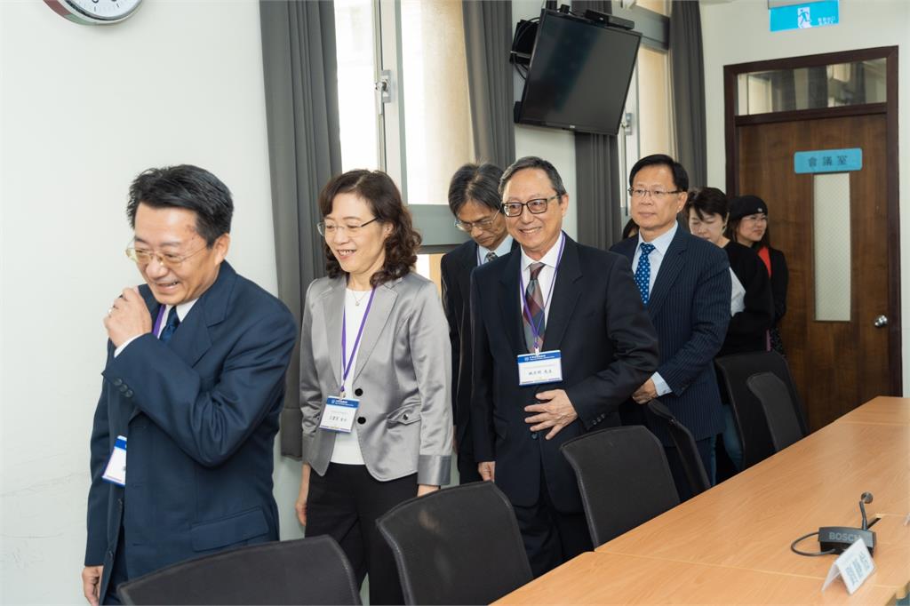快新聞/何志偉率大法官被提名人拜會懇託支持 黃國昌:務實態度嚴審