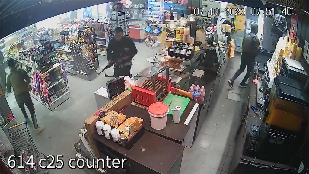 差10秒人就沒了!哈瑪斯步槍掃射以國超商 2店員機警「躲冰櫃」保命