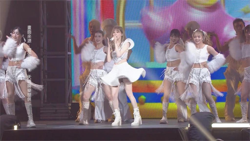 甜心教主回來了!  王心凌甜美開唱小露性感美暈了