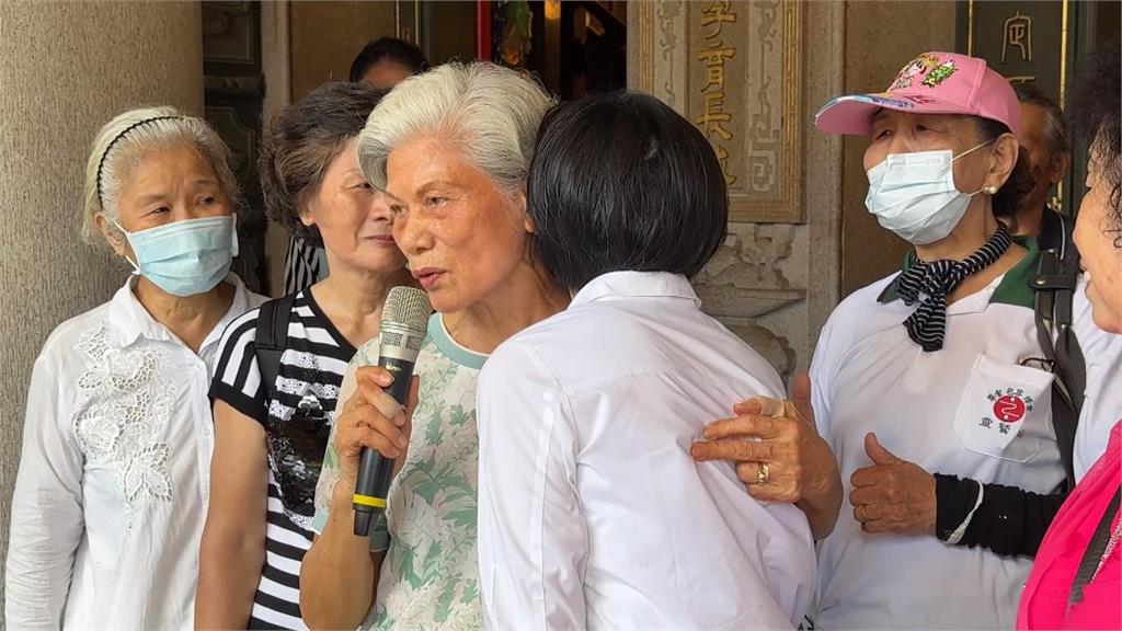 半年沒見！林岱樺偕母拜廟祈福　強調絕對清白「選到底」