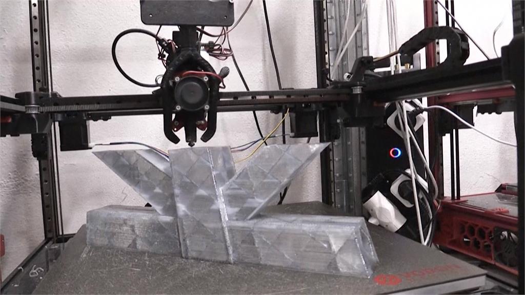 堅固度可支撐直升機 回收海洋垃圾3D列印蓋巴黎鐵塔