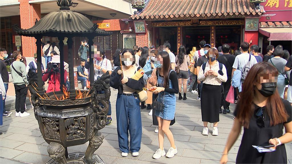 土地公也喜歡吉伊卡哇?她擲筊後見「神回覆」全場笑了:托夢請你代購