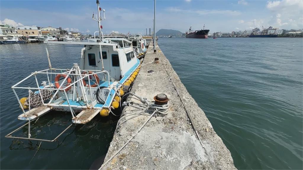 高雄漁港爆落海意外 附近船員聽到求救急拋救生圈