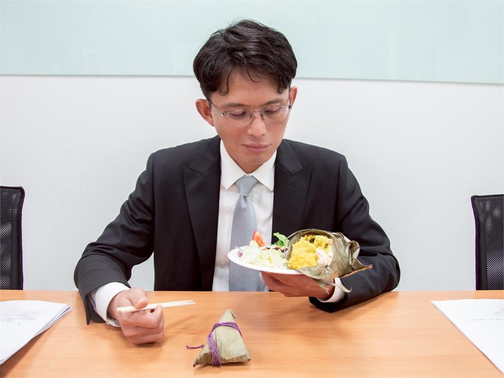 黃國昌騎腳踏車「判若兩人」!暴瘦10公斤「秘密曝」網認錯人:孔劉?