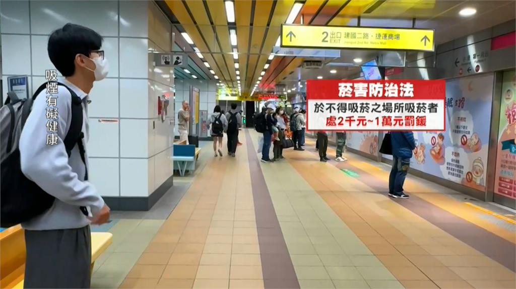 扯!高捷車廂竟有乘客公然吸菸 誇張行徑遭拍下PO網
