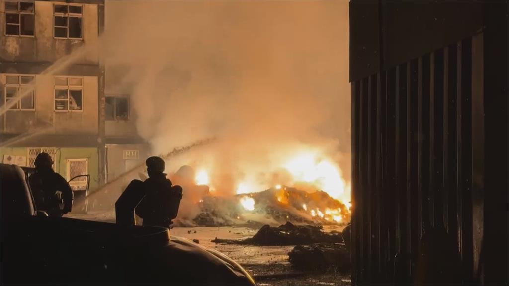 台南建築空地深夜爆出蕈狀雲　鎂土、廢油遇水釀二度爆炸13傷