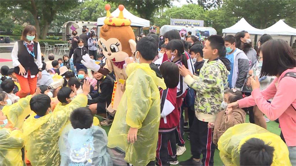 六福村做公益!邀偏鄉孩童免費入園玩 擴大「非山非市」最遠來自小琉球國小