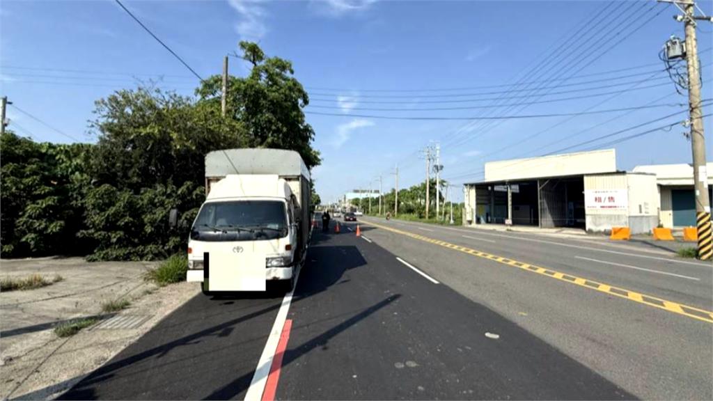 機車直行猛撞違停貨車　彰化騎士頭部重創當場身亡