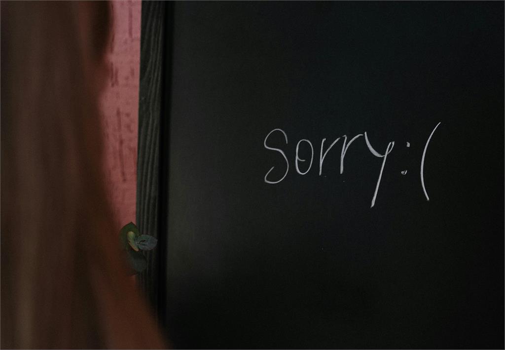 高中生吃火鍋「惡搞玩炒麵」燒壞鍋子落跑 老師帶人上門道歉賠償