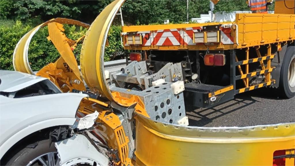 開300萬電動車直撞緩撞車　肇事駕駛強調「沒做這件事」