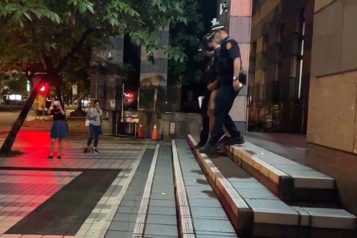 快新聞/藝人王柏傑慘了 酒駕擦撞遊覽車遭移送地檢署