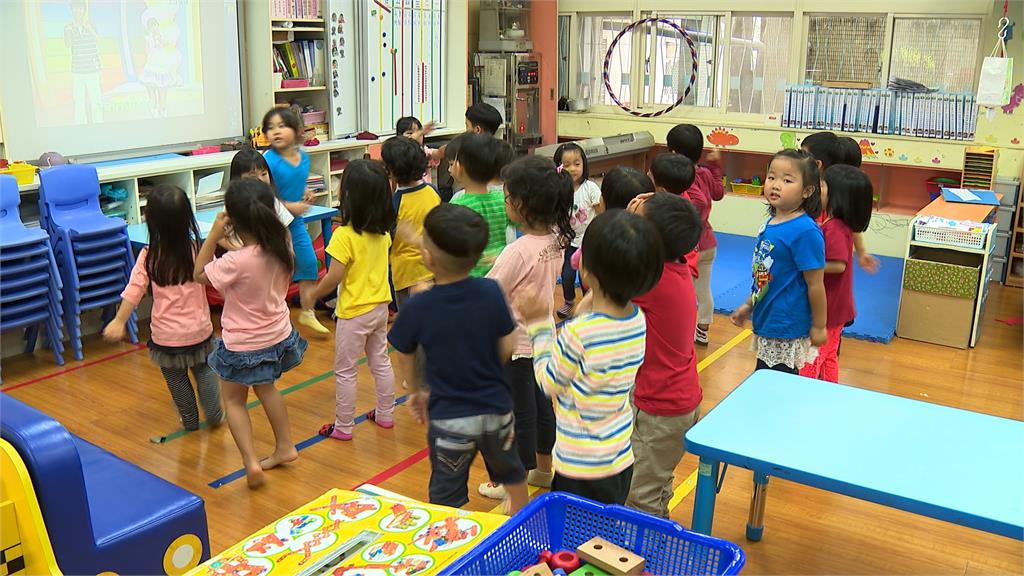 郭台銘拋說「生小孩送毛孩」 綠委:首富想的果然和我們不一樣