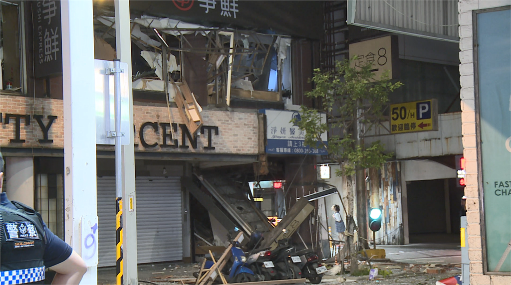 快新聞/整層炸爛!新北板橋府中商圈餐廳凌晨疑氣爆 5人送醫