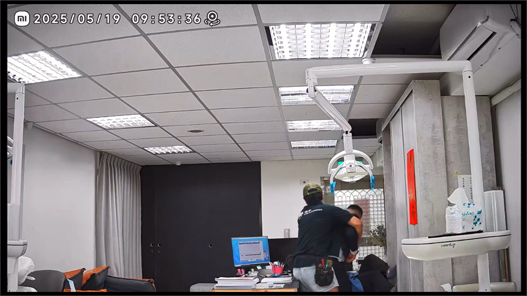 快新聞/驚悚60秒!周男洗牙稱「太痛」狂毆牙醫 滿手鮮血恐怖畫面曝光