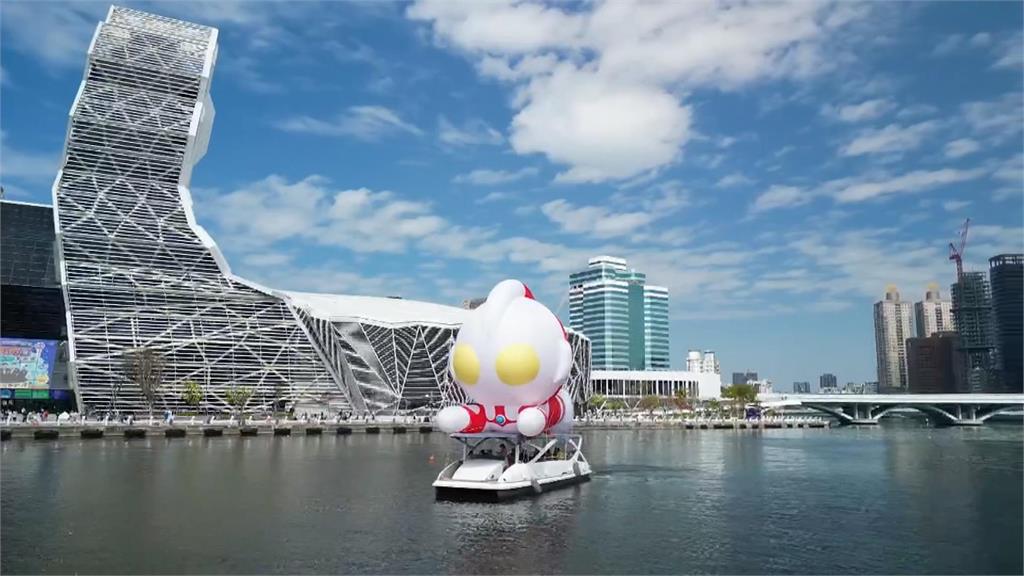 高雄"Q版超人力霸王"充氣再起飛! 吸引民眾朝聖